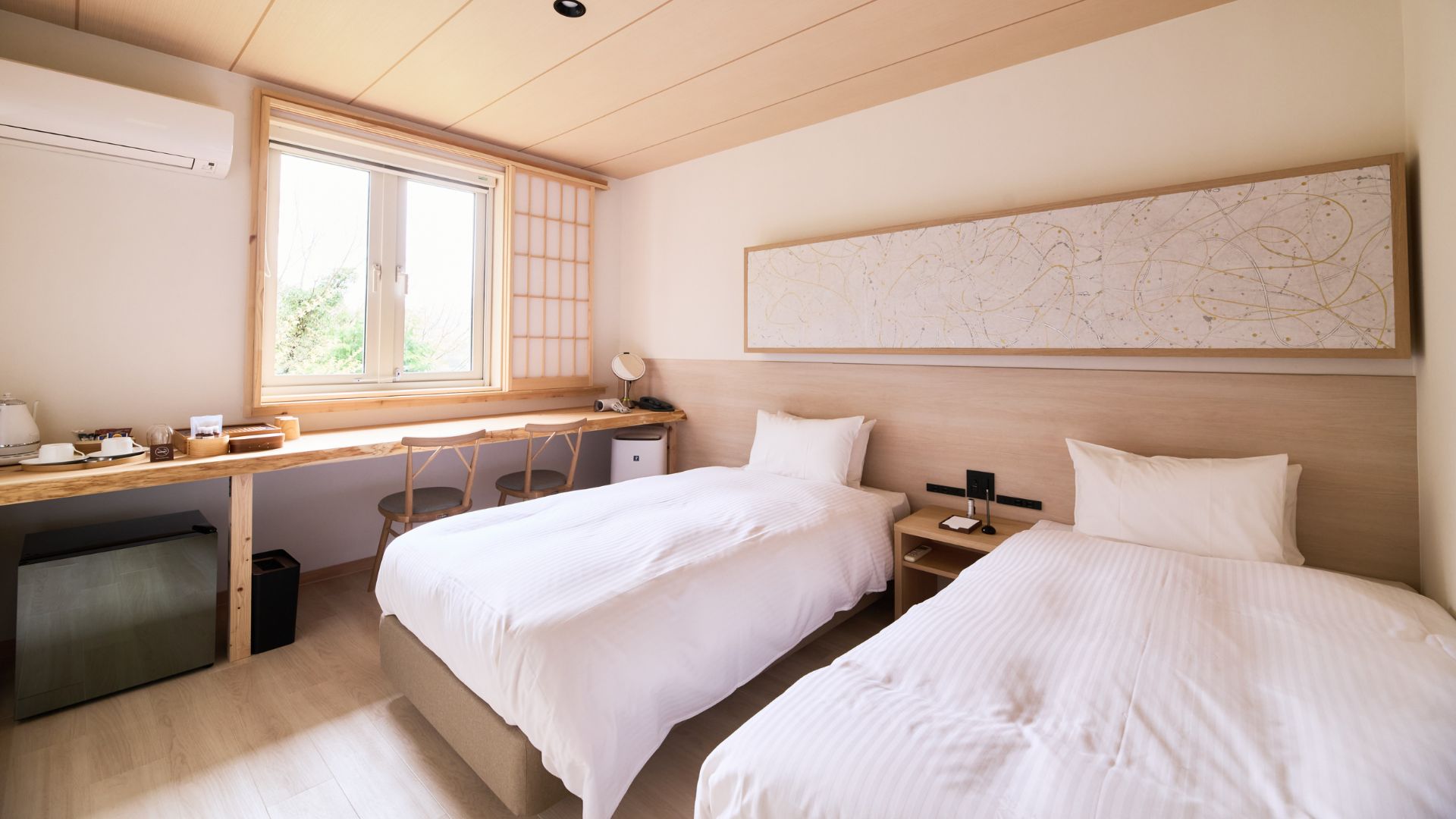 DELUXE ROOM 1
