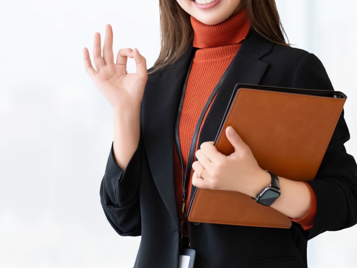 不安そうな女性